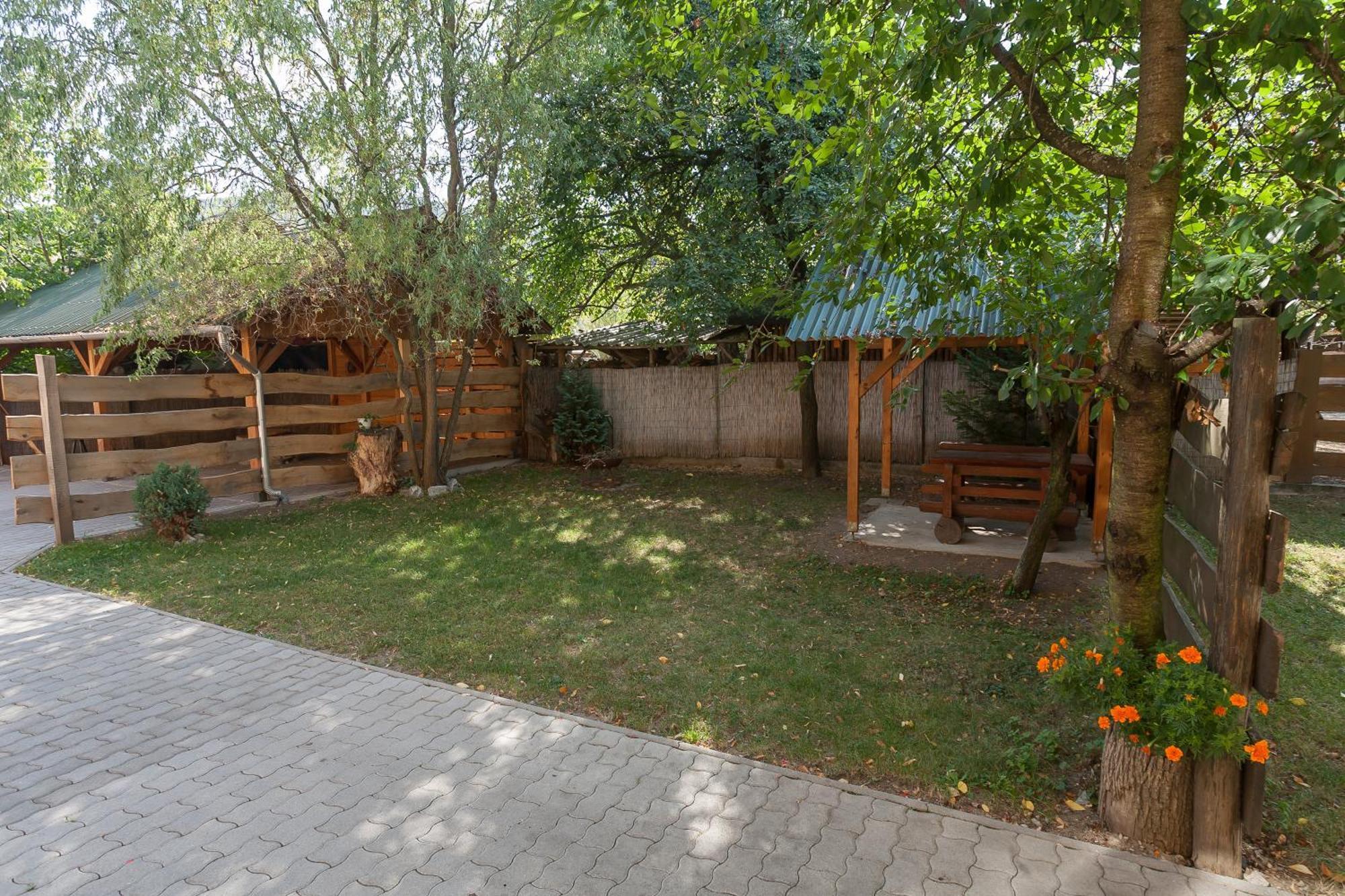 Paratlan Apartmanhaz Szilvasvarad Exterior photo